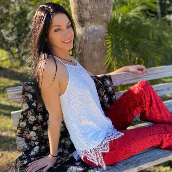 Meet your Posher, Abigail - Picture 1 of 1